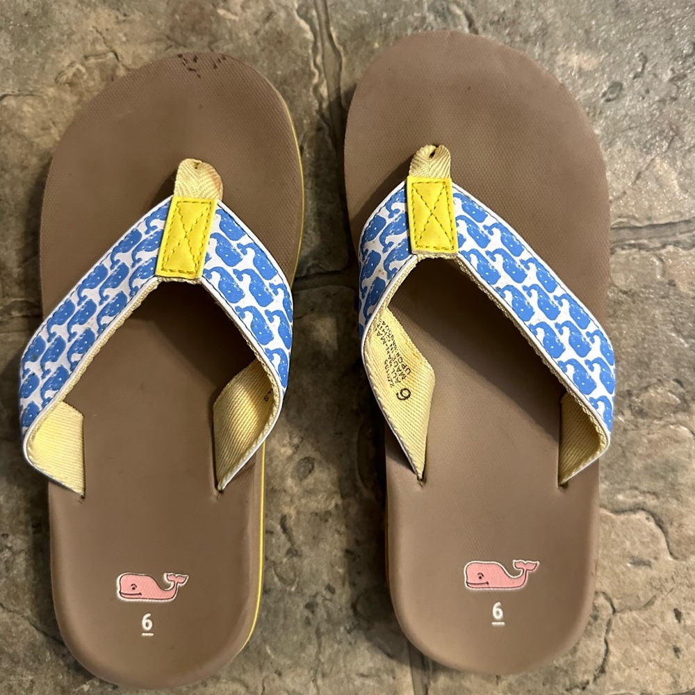 Women’s Vineyard Vines flip flops